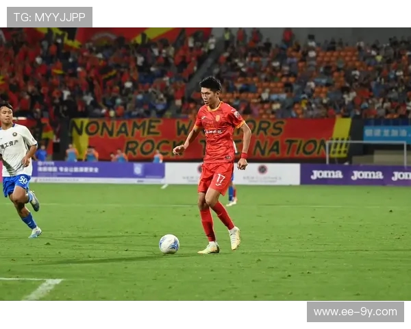 全面解读足球运动员李镇全的职业发展轨迹与比赛表现亮点分析历程